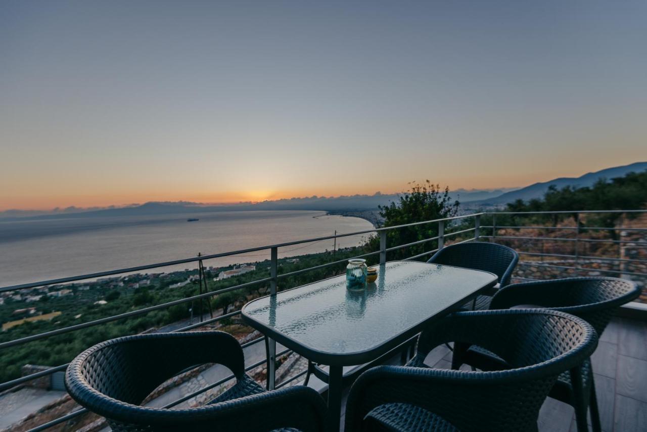 Bay View Guesthouses กาลามาตา ภายนอก รูปภาพ