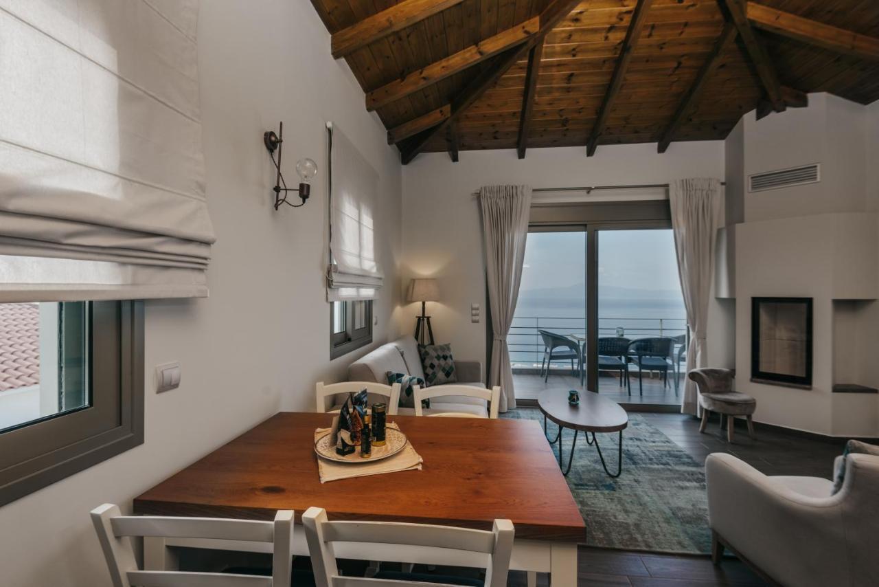 Bay View Guesthouses กาลามาตา ภายนอก รูปภาพ