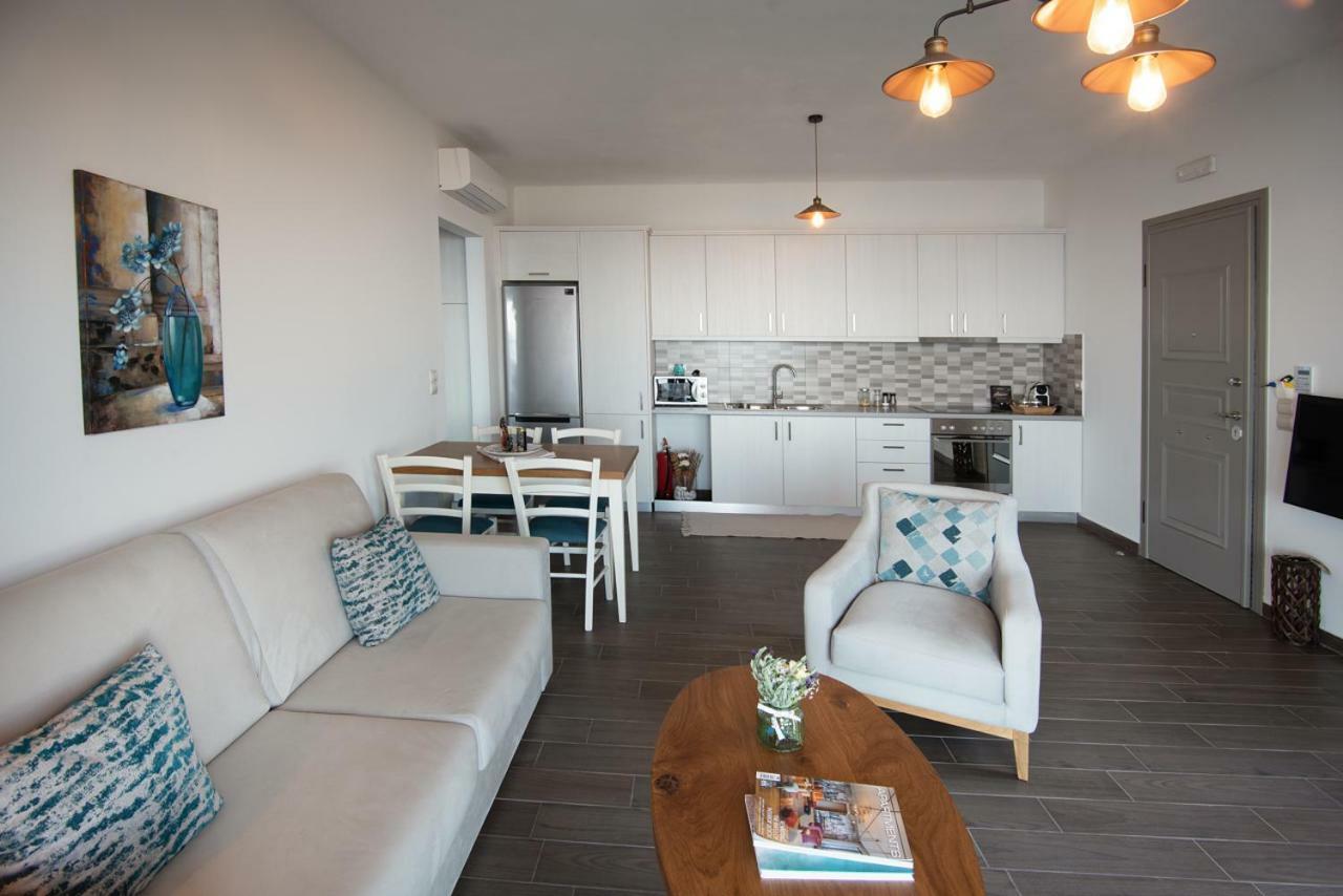 Bay View Guesthouses กาลามาตา ภายนอก รูปภาพ